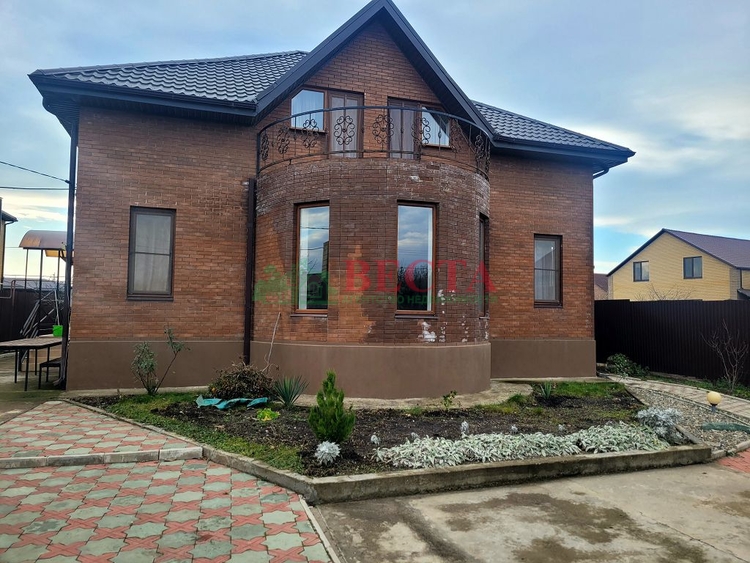 Дом, 215.00 м², на участке 7 сот. фото 2