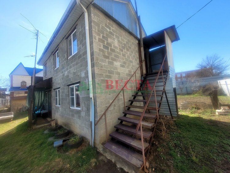 Дом, 200.00 м², на участке 8.88 сот. фото 0